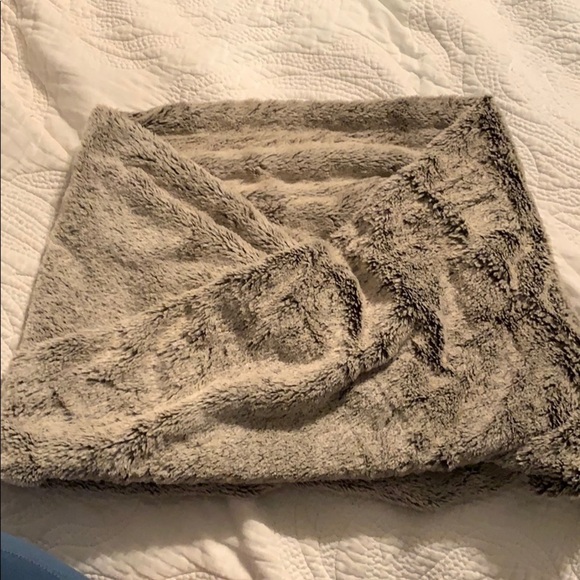 Faux fur Infinity scarf - Picture 1 of 2